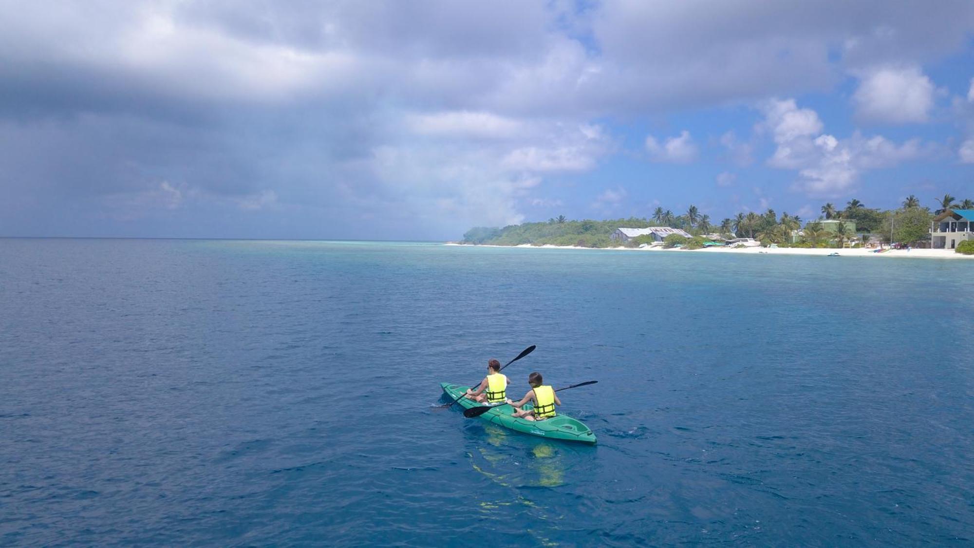 Ukulhas Beach Inn Bagian luar foto