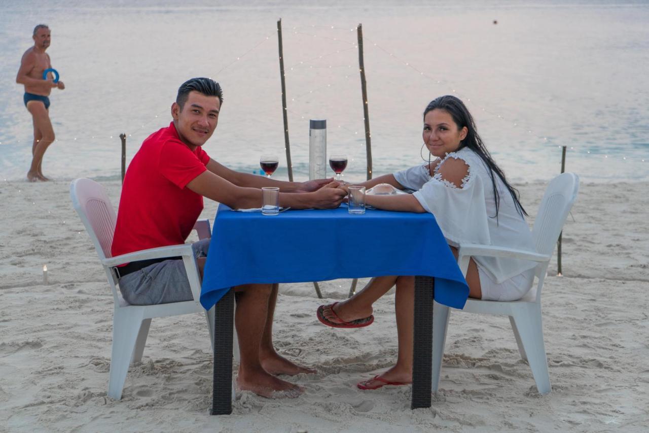 Ukulhas Beach Inn Bagian luar foto