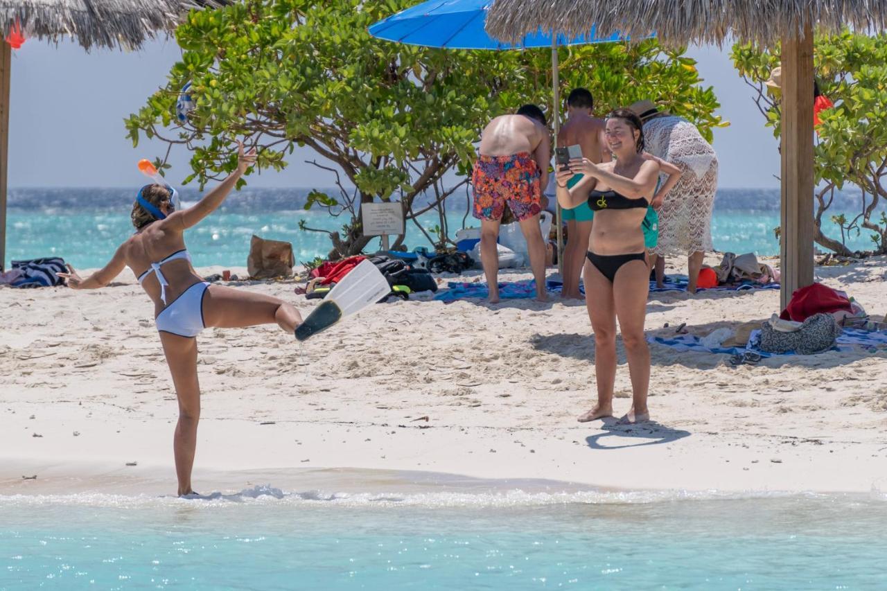 Ukulhas Beach Inn Bagian luar foto