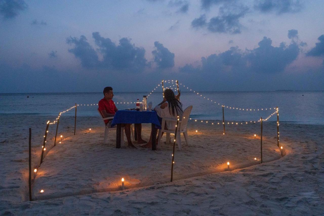 Ukulhas Beach Inn Bagian luar foto