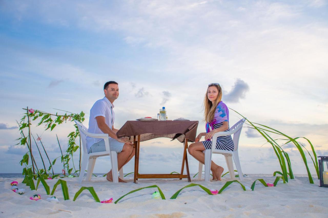 Ukulhas Beach Inn Bagian luar foto