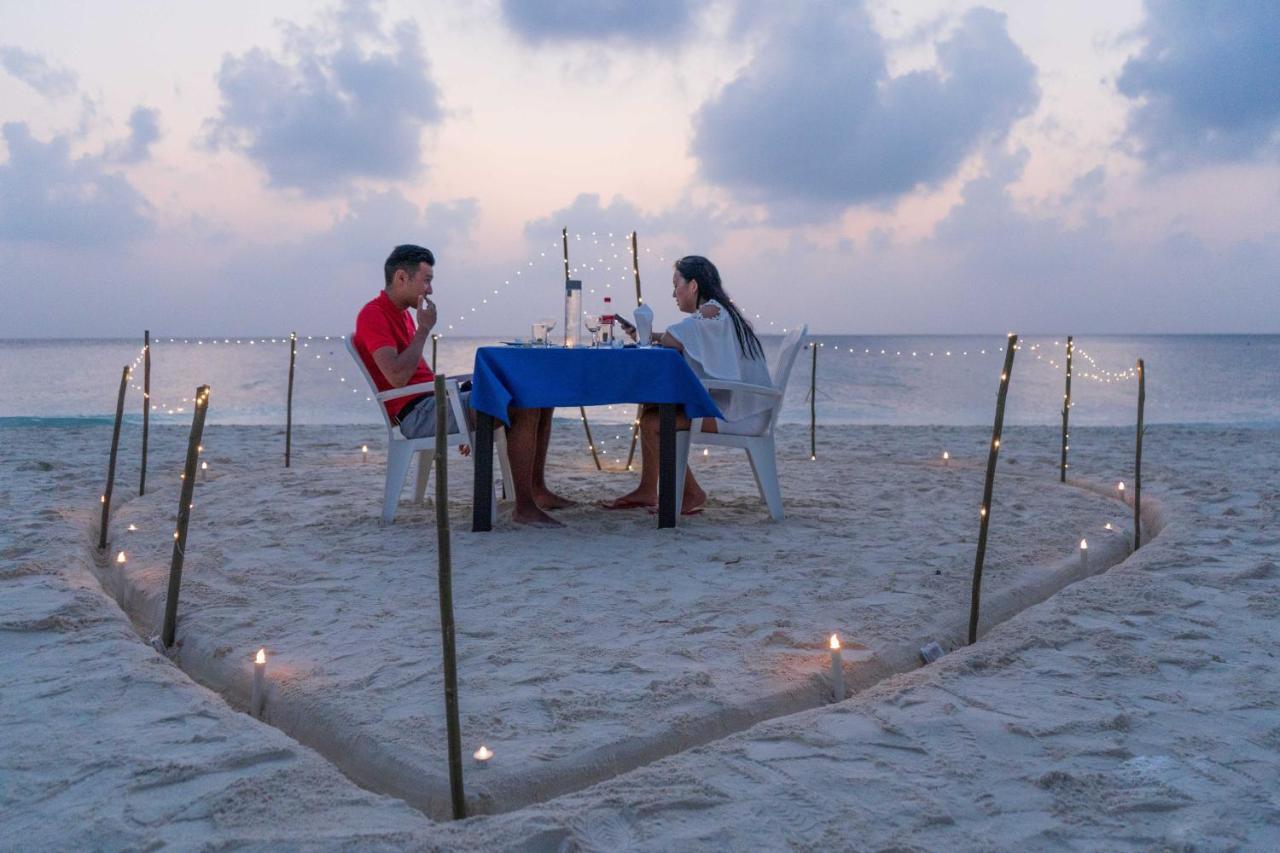 Ukulhas Beach Inn Bagian luar foto