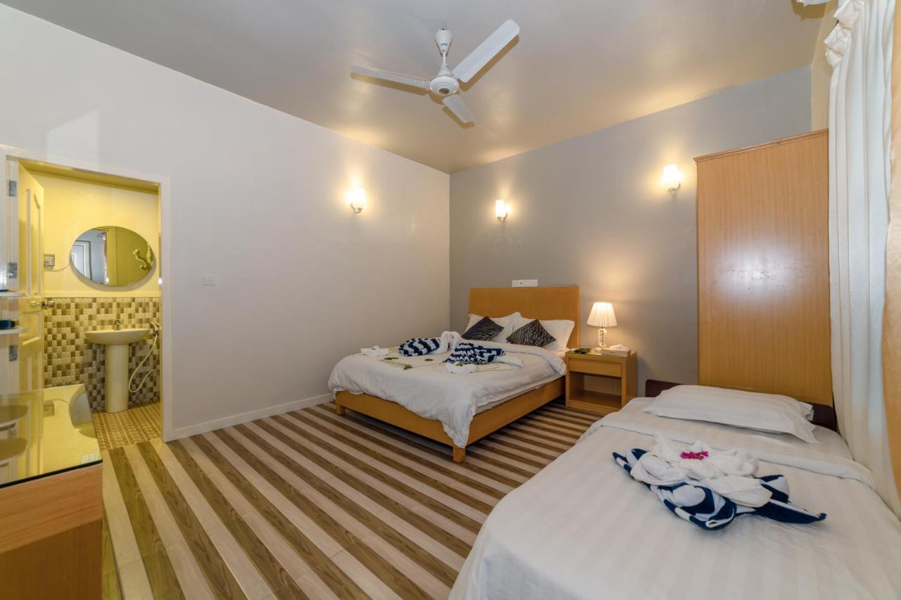 Ukulhas Beach Inn Bagian luar foto