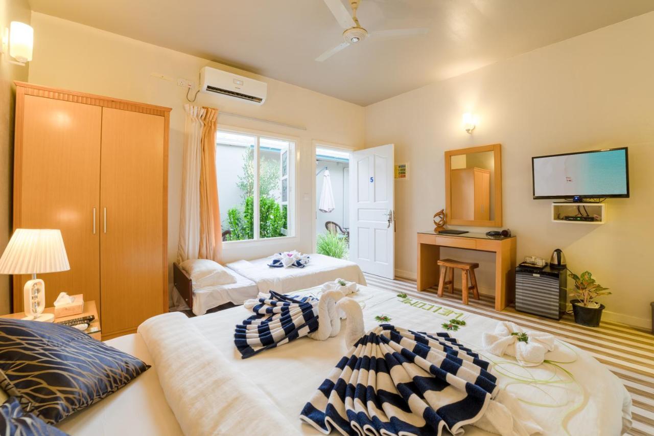 Ukulhas Beach Inn Bagian luar foto