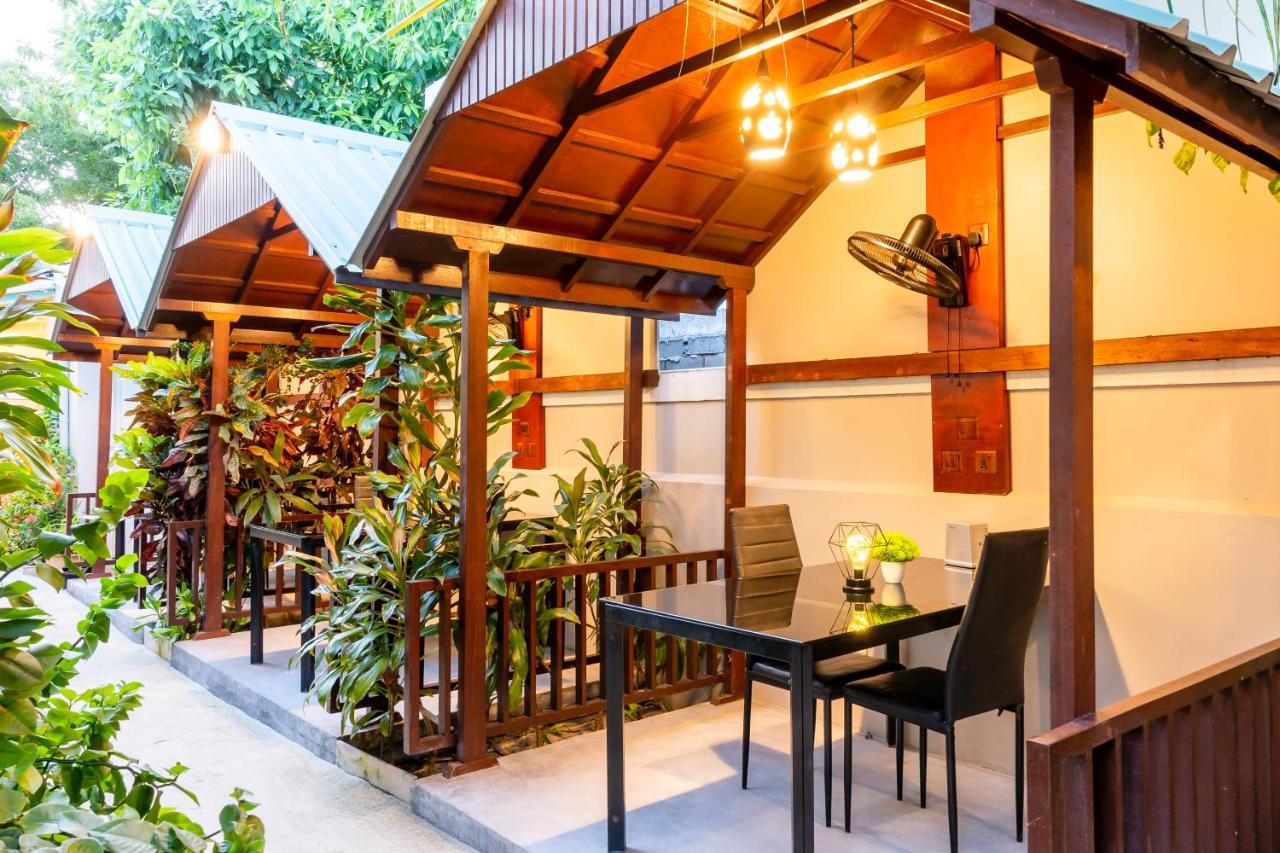 Ukulhas Beach Inn Bagian luar foto