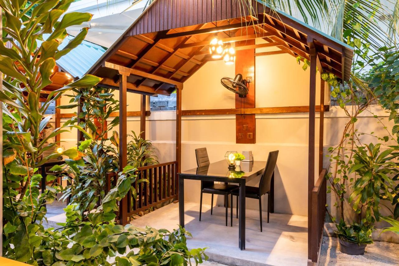 Ukulhas Beach Inn Bagian luar foto