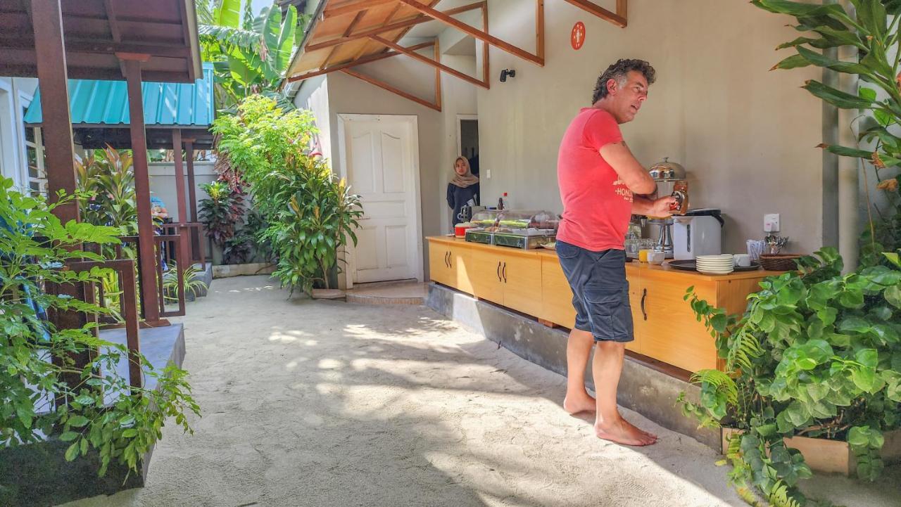 Ukulhas Beach Inn Bagian luar foto