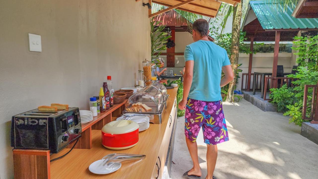 Ukulhas Beach Inn Bagian luar foto