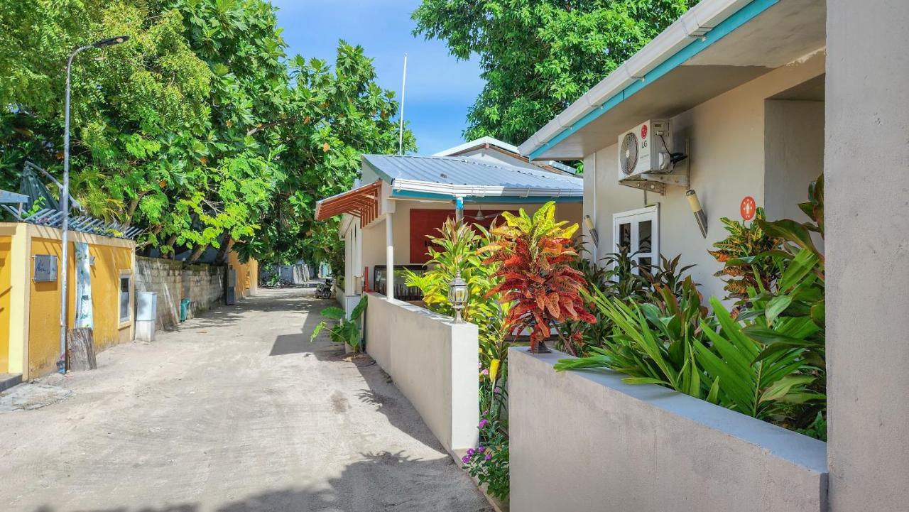 Ukulhas Beach Inn Bagian luar foto